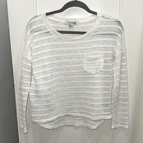 Forever 21 Sweaters - Forever 21 White Sweater Size Small